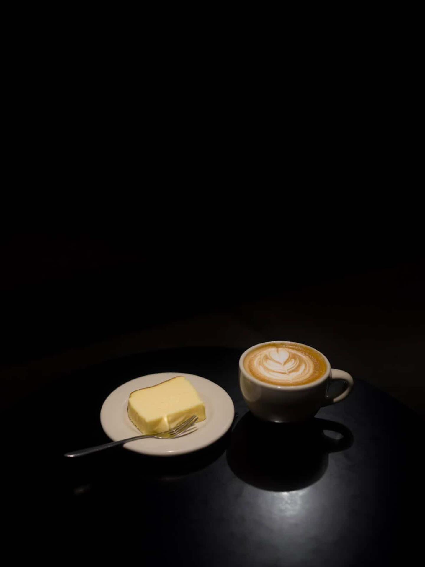 Basque cheesecake and cafe latte